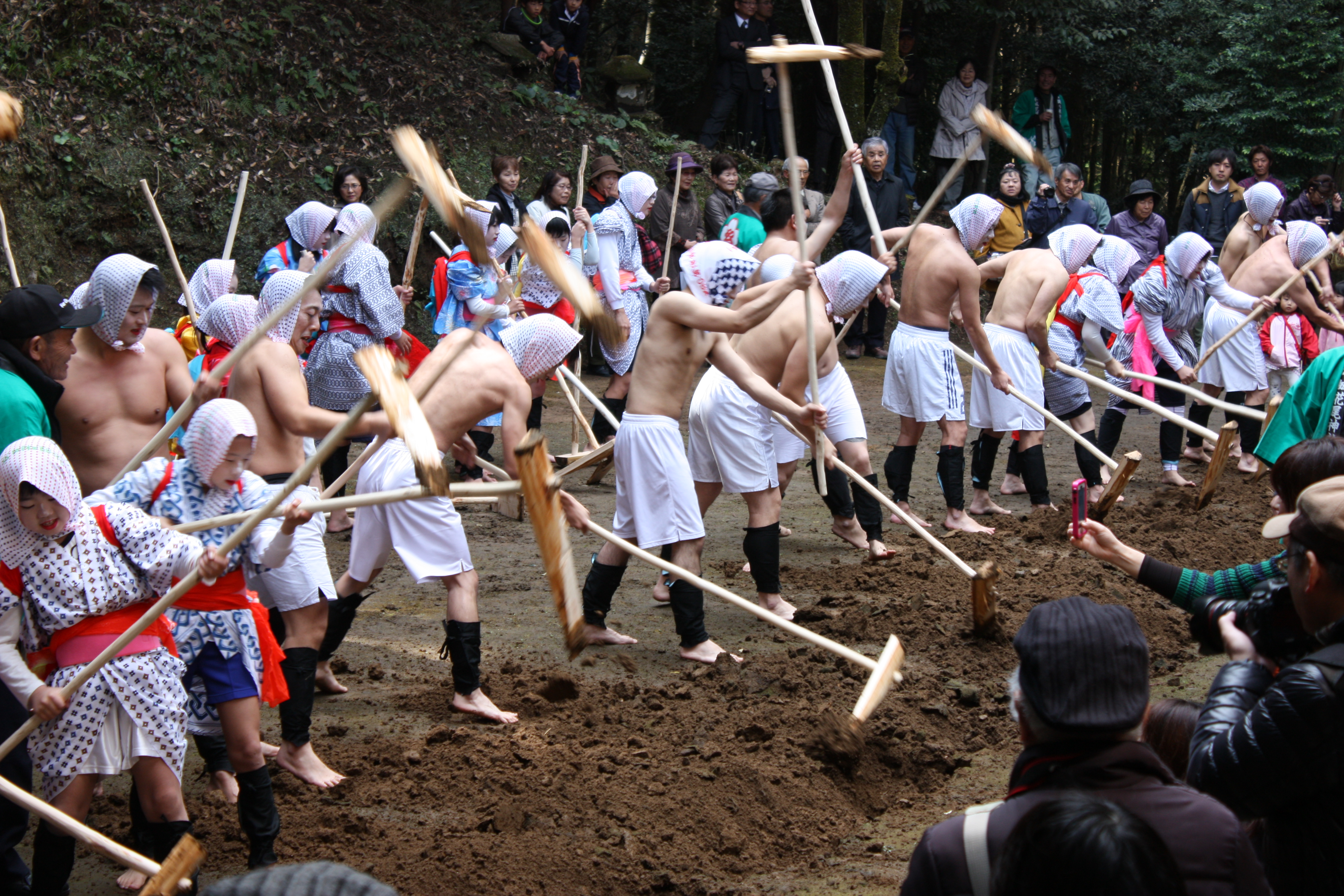 本城花尾神社棒踊り