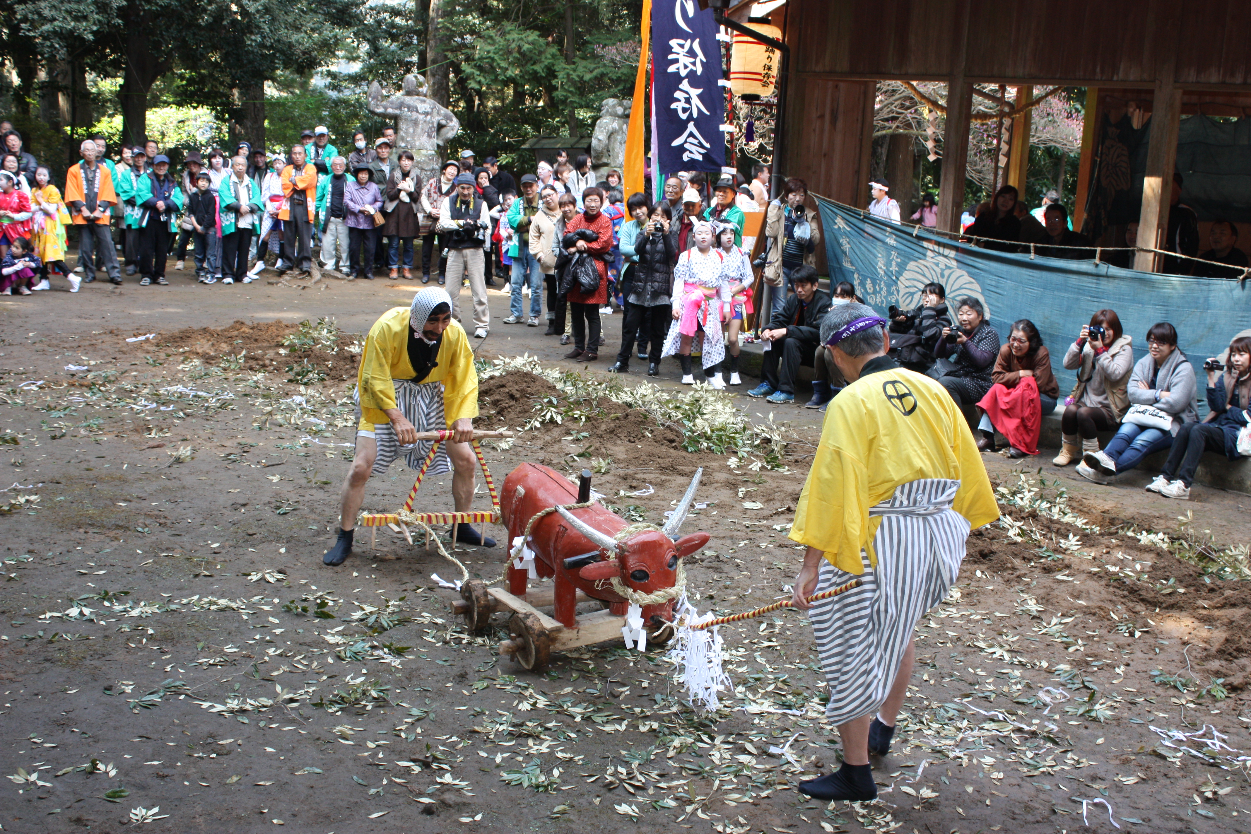 本城花尾神社棒踊り