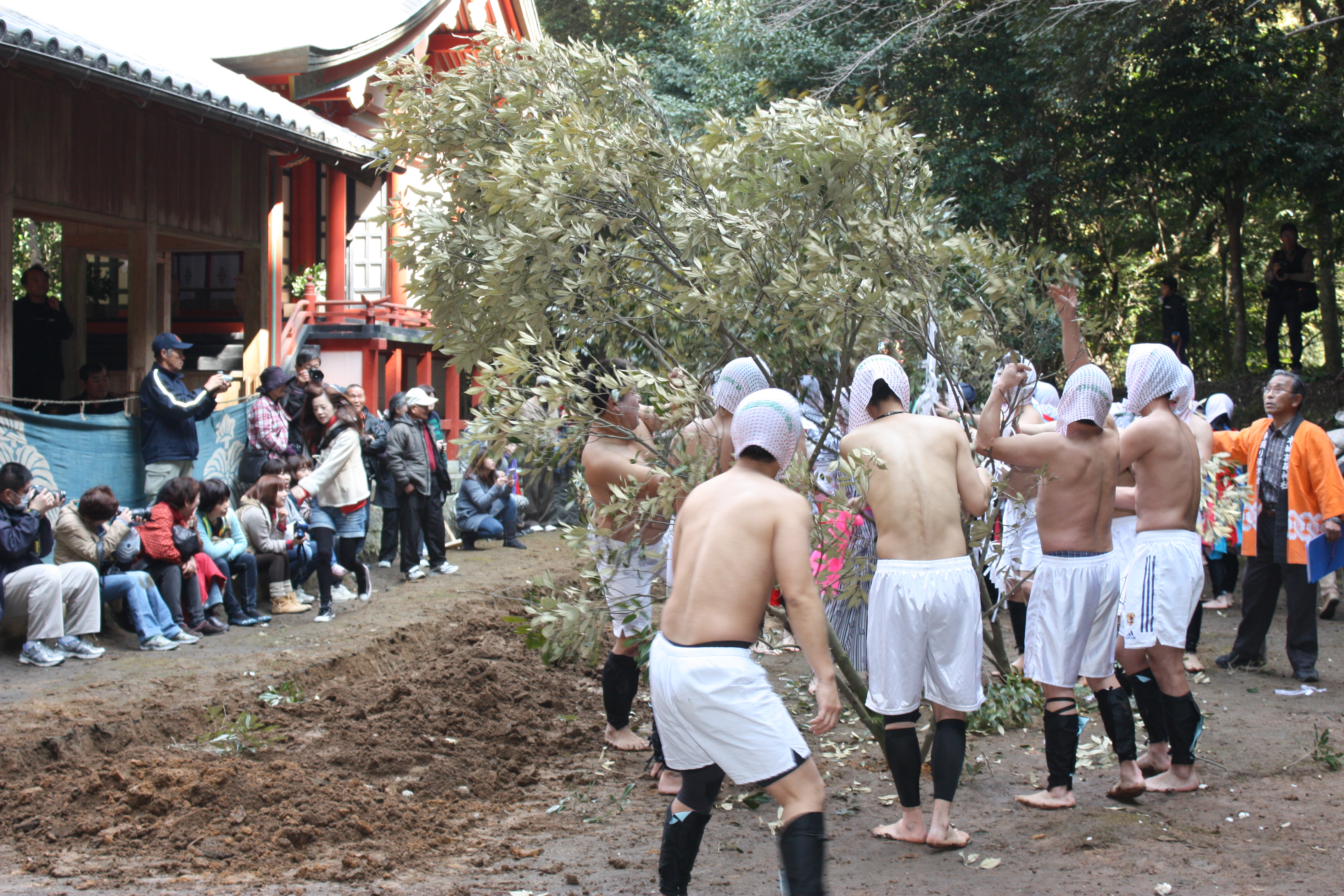 本城花尾神社棒踊り