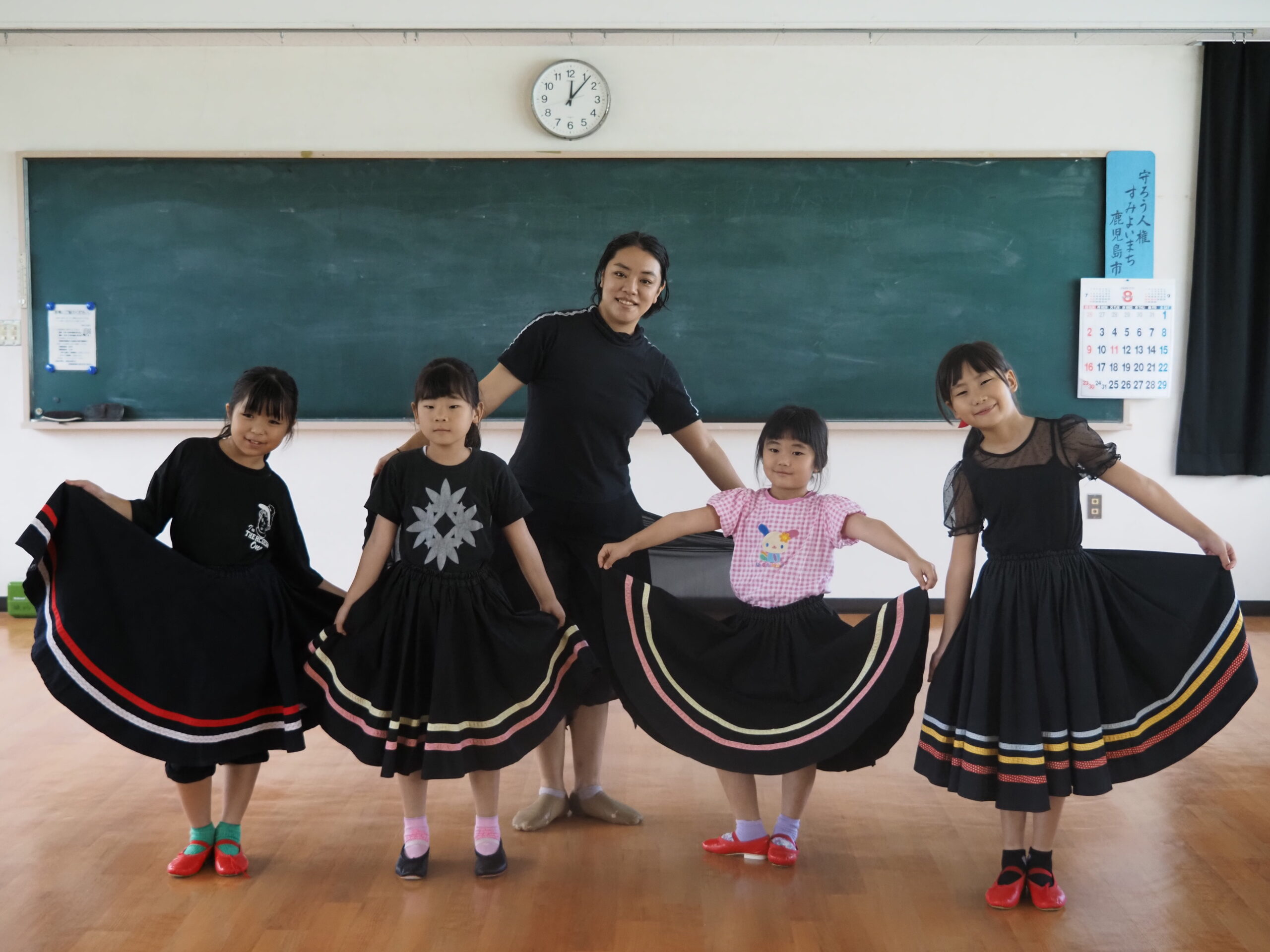 KCIC夏休みワークショップ せかいのおどり、おどってみよう！